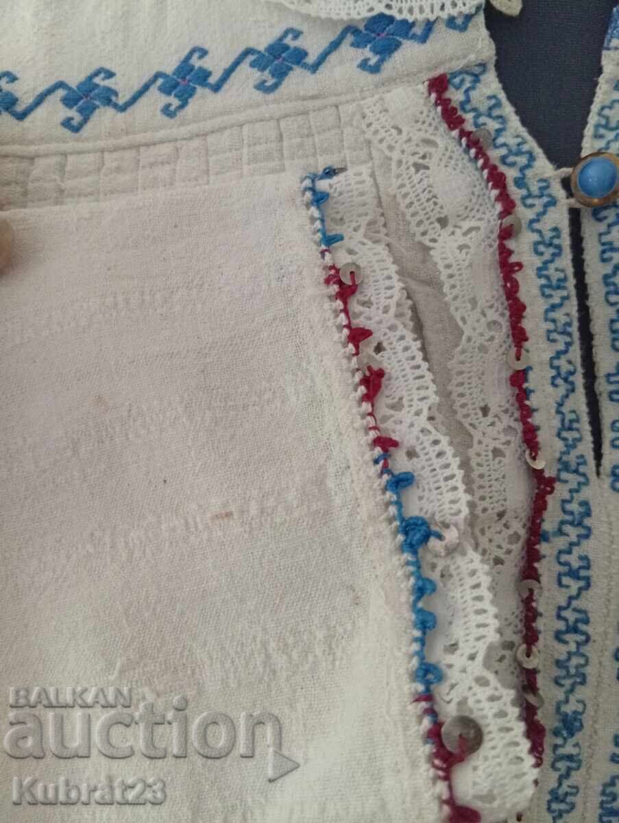 Delivery of Northern folk shirt with apron