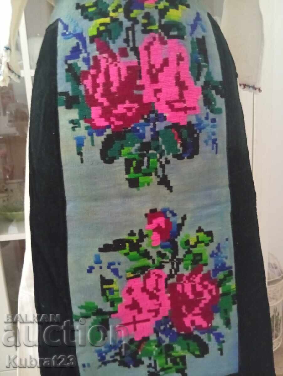 Northern folk shirt with apron - 6