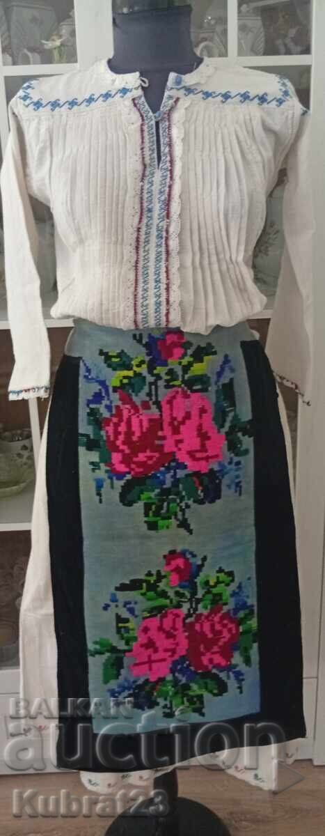 Northern folk shirt with apron