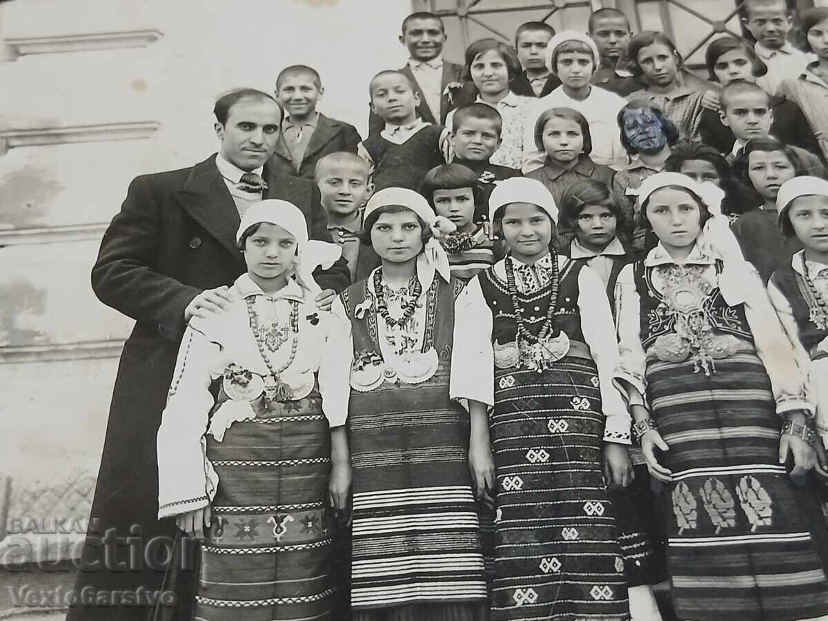 Fotografie-Poză veche-COSTUM POPULAR, BIJUTERII, ETNOGRAFIE cu preț € 9.99 | 19.54 BGN