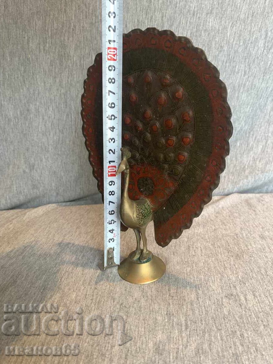 Figurină din alamă în relief, lucrată manual, reprezentând un păun cu preț € 45.00 | 88.01 BGN