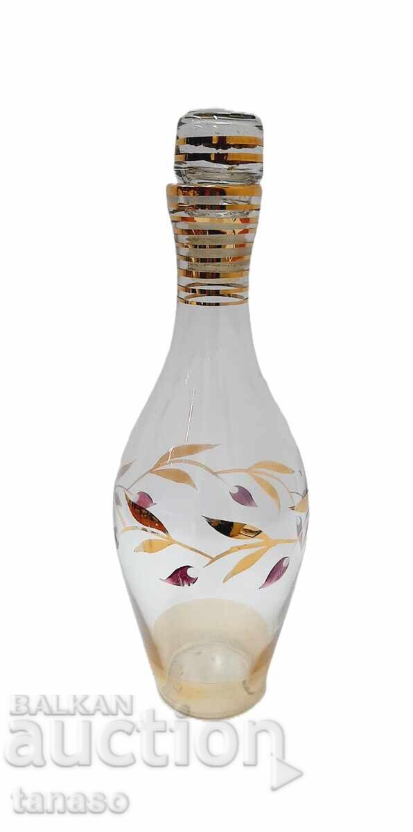 Auction  Hand-cut and hand-painted vintage decanter – 25 oz – 25.5