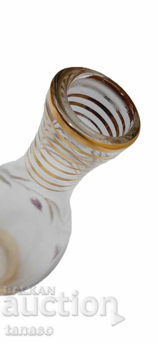 Hand-cut and hand-painted vintage decanter – 25 oz – 25.5 - 6