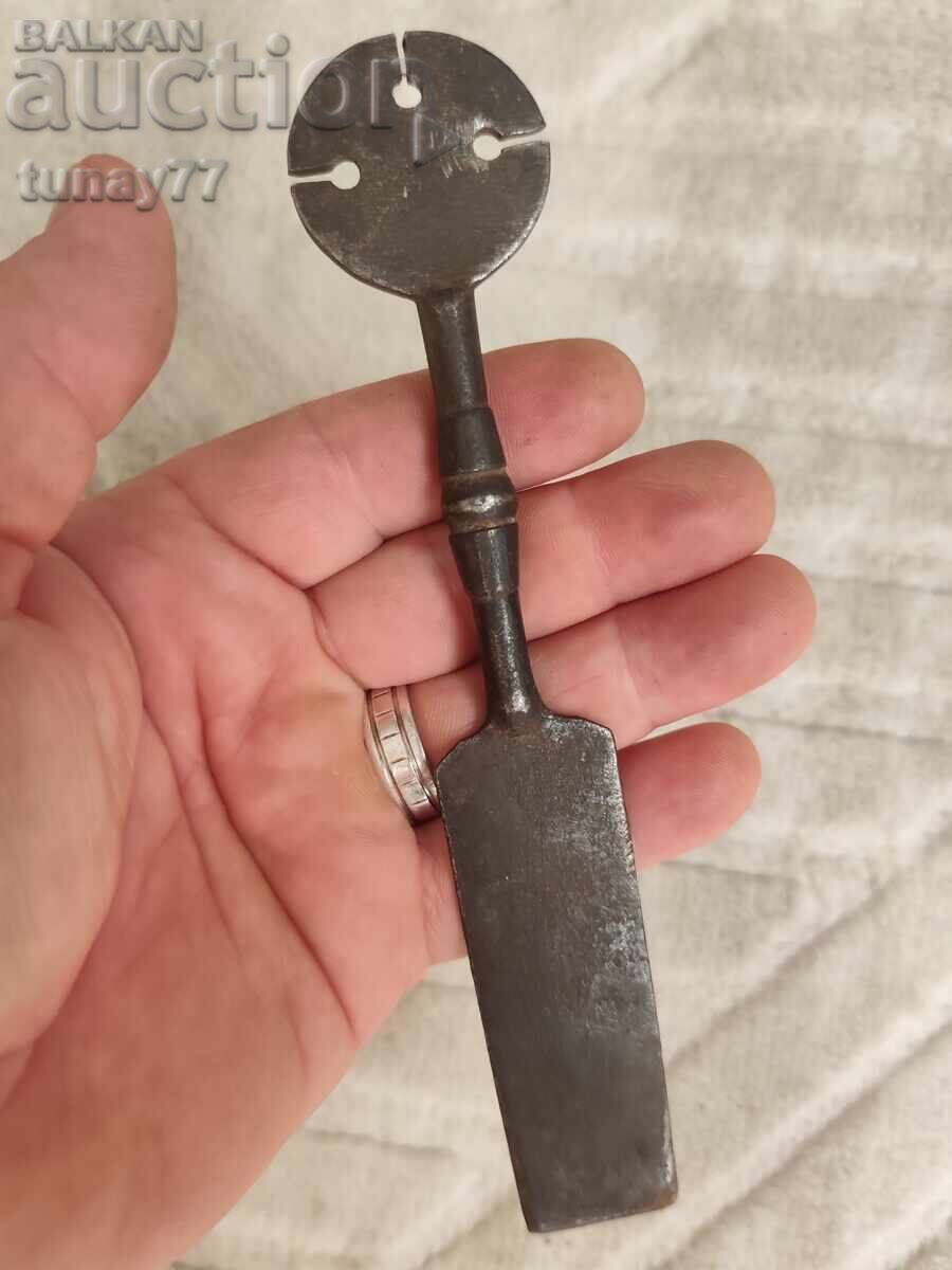 Πολυεργαλείο όπλων (Για εμπροσθογεμή τυφέκια/μουσκέτα): - 6