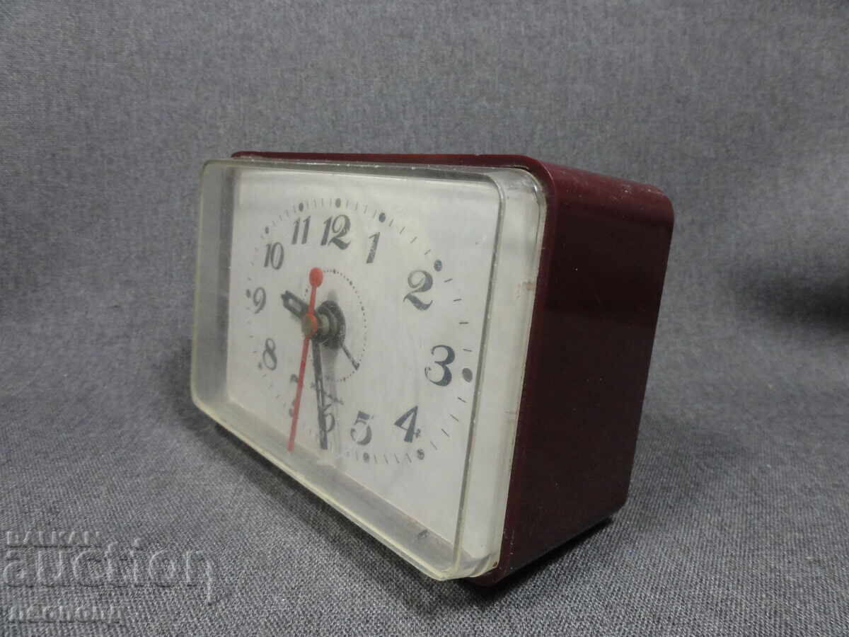 CEAS DEȘTEPTĂTOR ELECTROMECANIC RETRO VINTAGE YANTAR cu preț € 0.01 | 0.02 BGN CEAS DEȘTEPTĂTOR ELECTROMECANIC RETRO VINTAGE YANTAR cu preț € 0.01 | 0.02 BGN