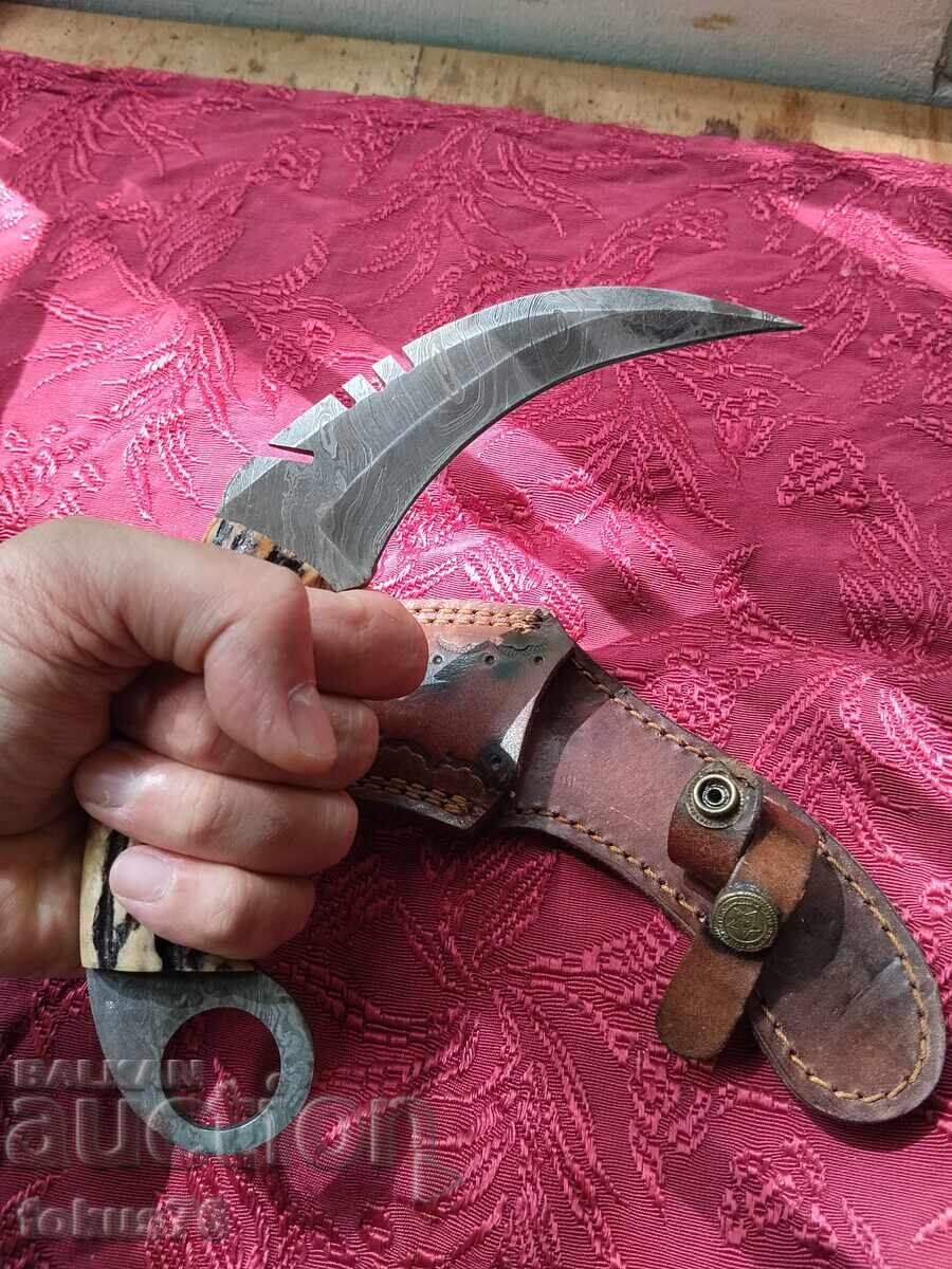 Auction Old Karambit type knife, Damascus steel, horn scales Auction Old Karambit type knife, Damascus steel, horn scales
