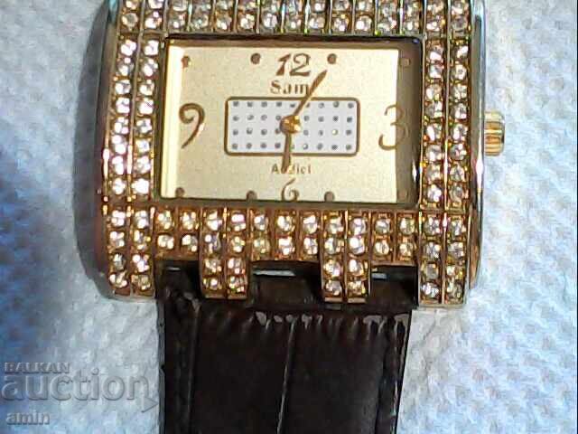 Women's watch working