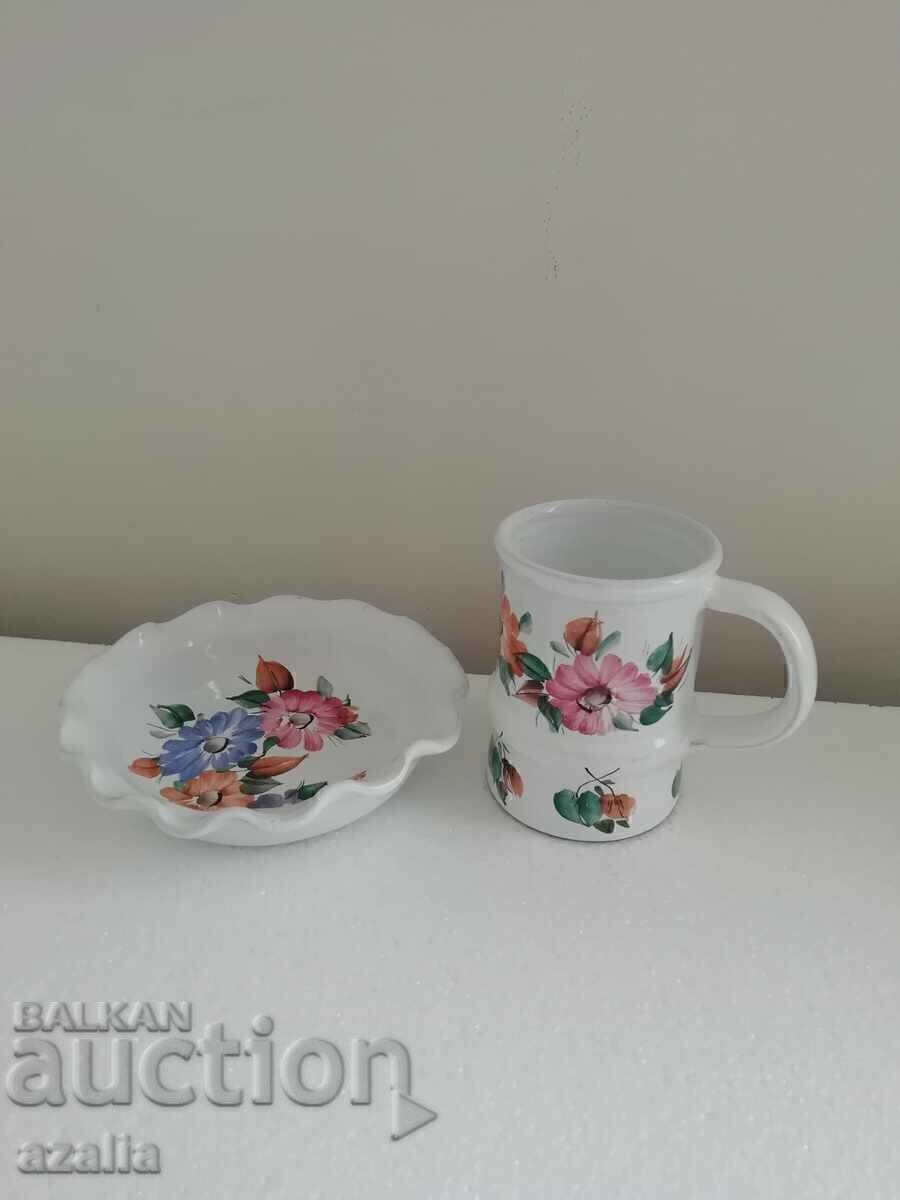 Красив комплект Българска керамика с цветя с цена € 32.75 | 64.05 лв.