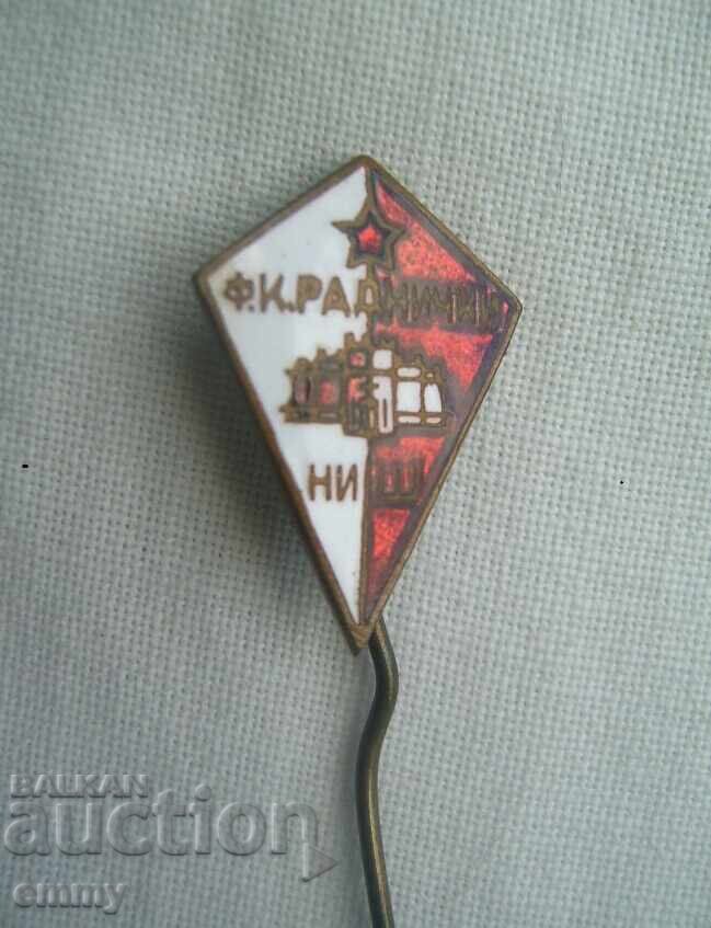 Insignă fotbal - FC Radnički Niš, Serbia. Email cu preț € 1.50 | 2.93 BGN