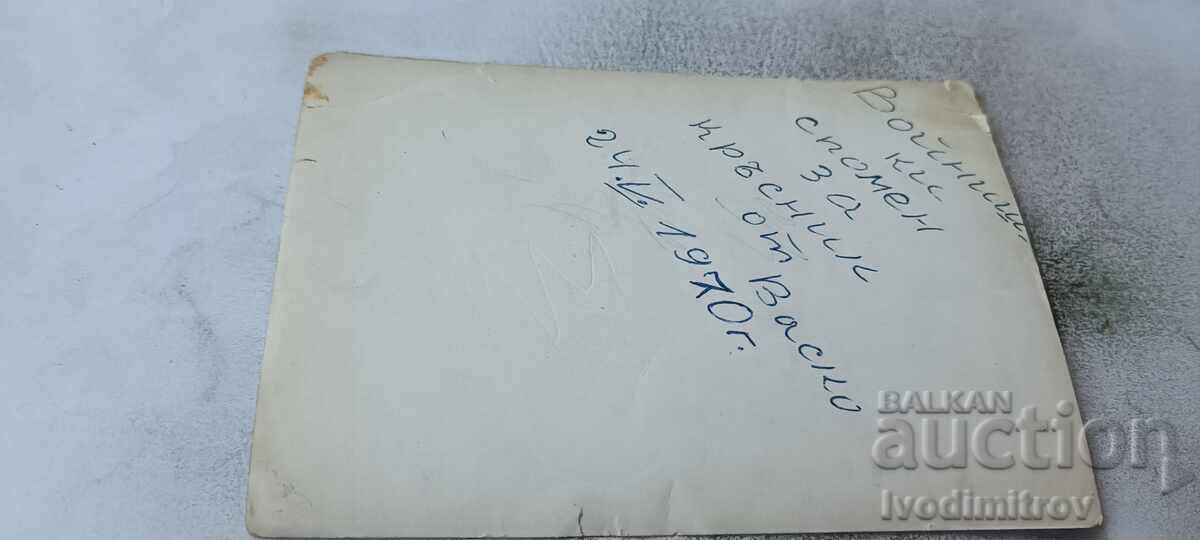 Fotografie Sofia Soldat pe trotuarul din fața Halelor Centrale 1970 cu preț € 1.24 | 2.43 BGN
