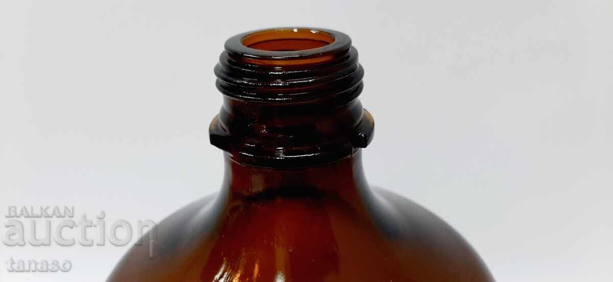 Delivery of Vintage 60s laboratory bottle, thick amber glass
