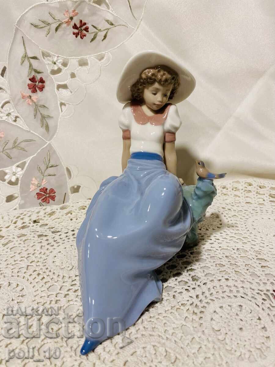 figurina de portelan cu preț € 45.00 | 88.01 BGN