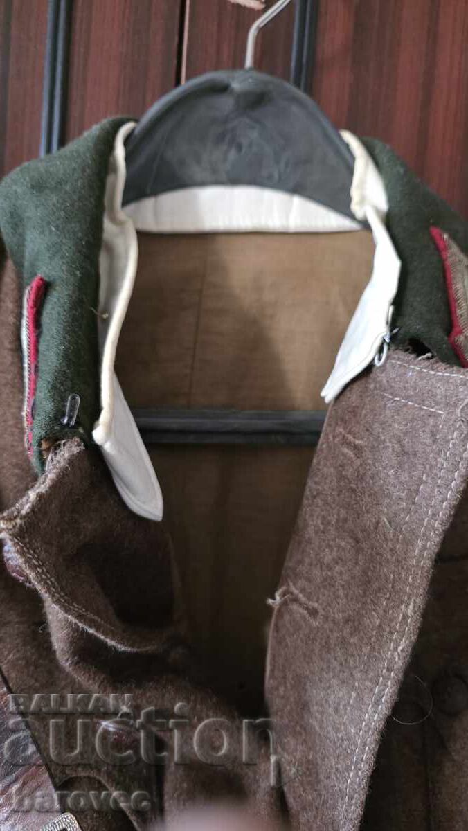 Delivery of Military parade jacket set with belt and shoulder strap Delivery of Military parade jacket set with belt and shoulder strap