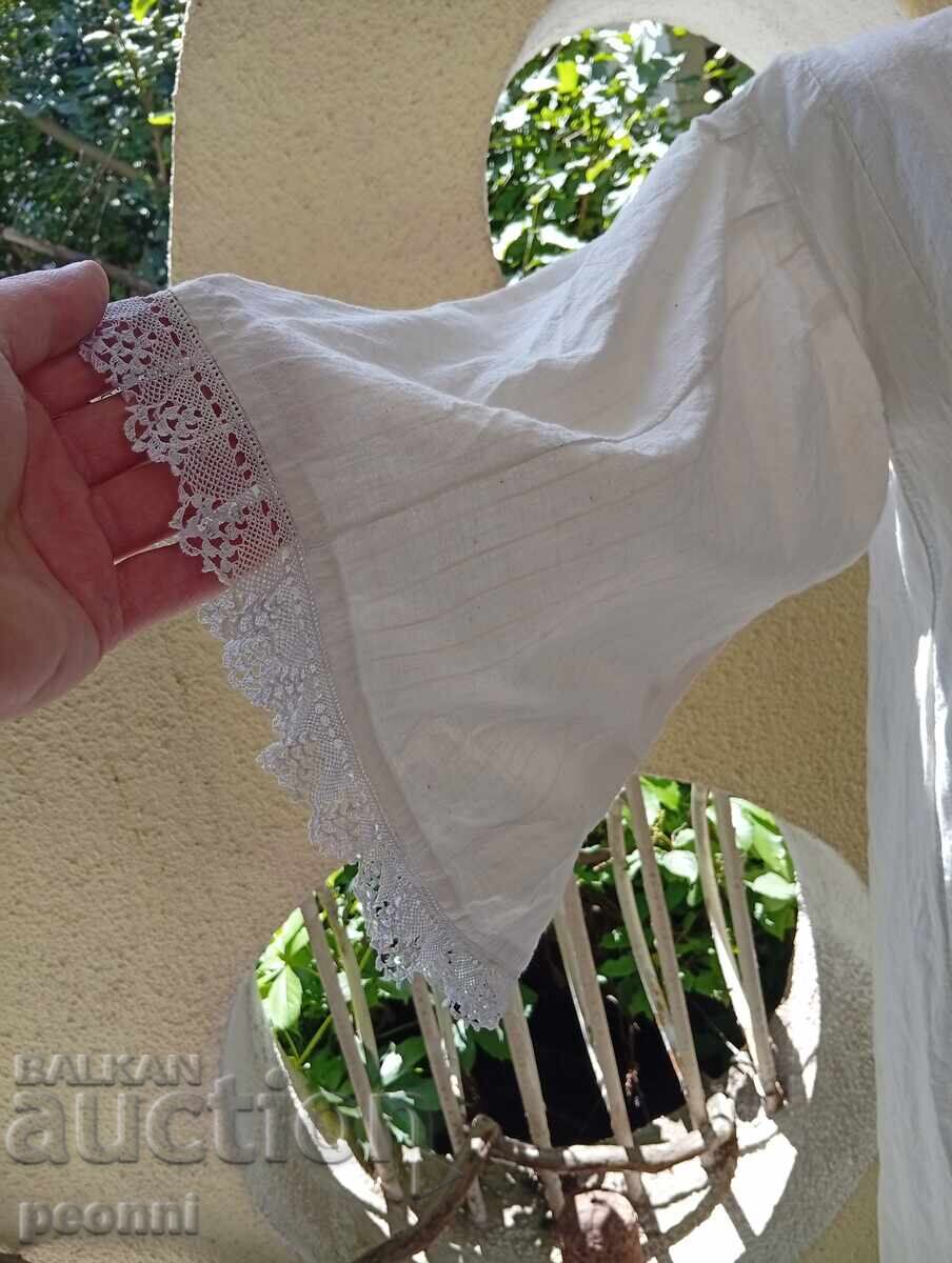 Livrarea Cămașă femeiască pentru costum popular din regiunea Kiustendil, cu dantelă kene și mărgele