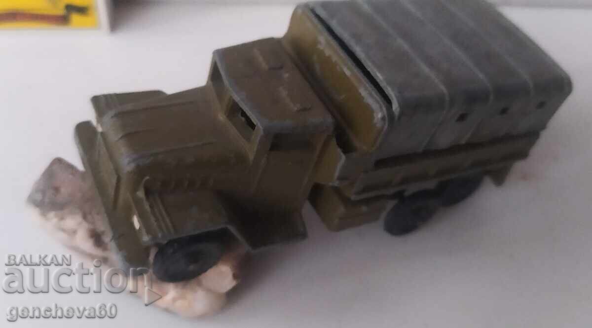 Licitație Vechi camion militar rusesc din metal