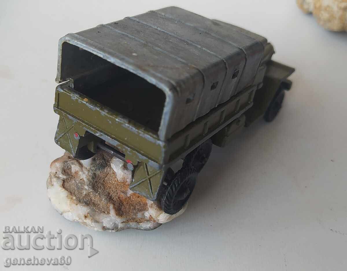 Vechi camion militar rusesc din metal - 7