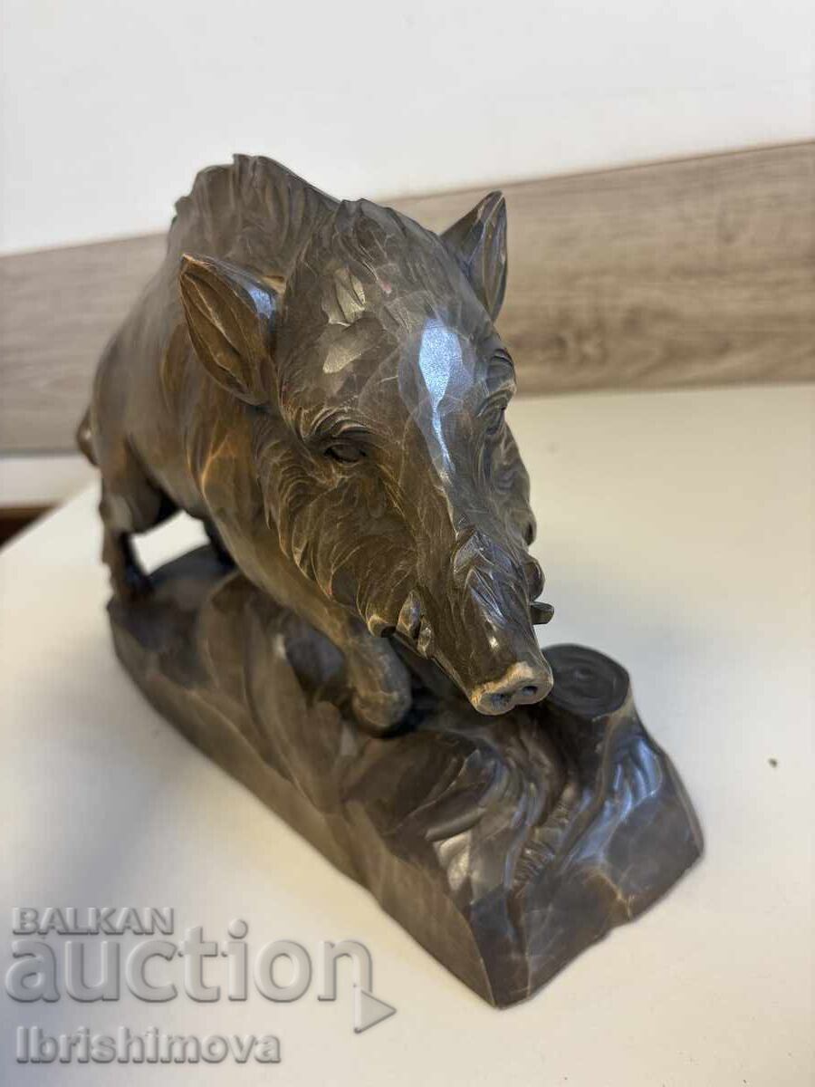 Sculptură din lemn lucrată manual reprezentând un mistreț cu preț € 100.00 | 195.58 BGN