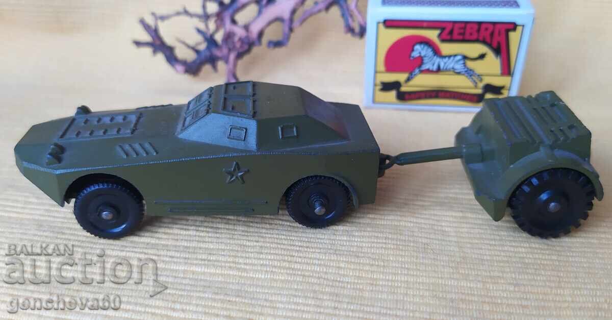 Livrarea Vehicul blindat sovietic BRDM-1 cu remorcă Livrarea Vehicul blindat sovietic BRDM-1 cu remorcă