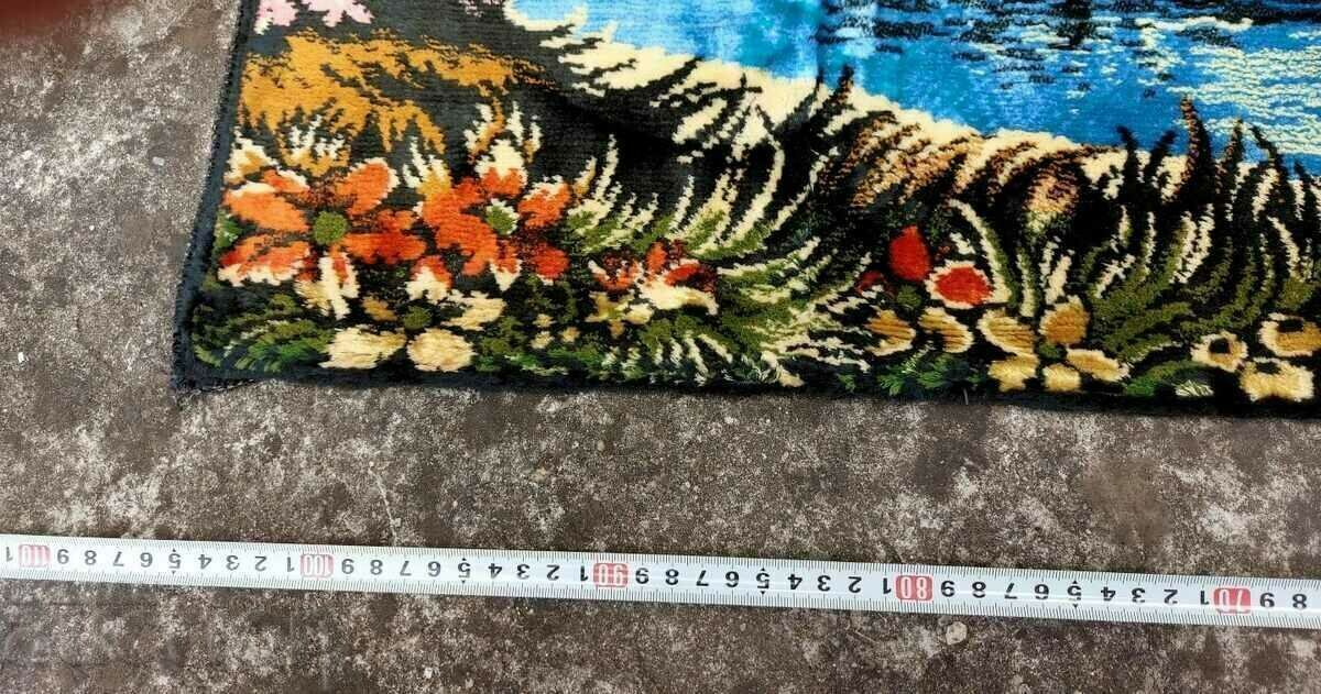 Livrarea . COVOR VECHI PERNE DECOR PERETE Livrarea . COVOR VECHI PERNE DECOR PERETE