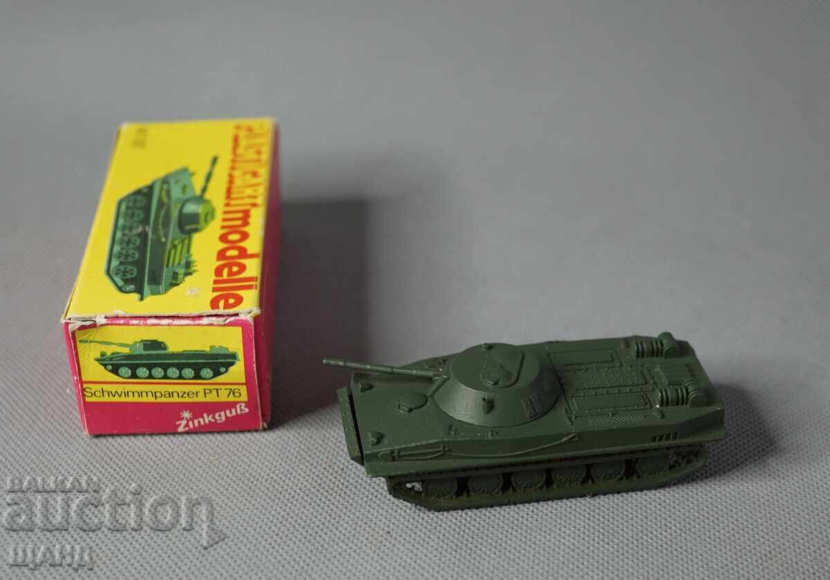 Jucărie veche germană model tanc Panzer 76 cu cutie cu preț € 20.45 | 40.00 BGN