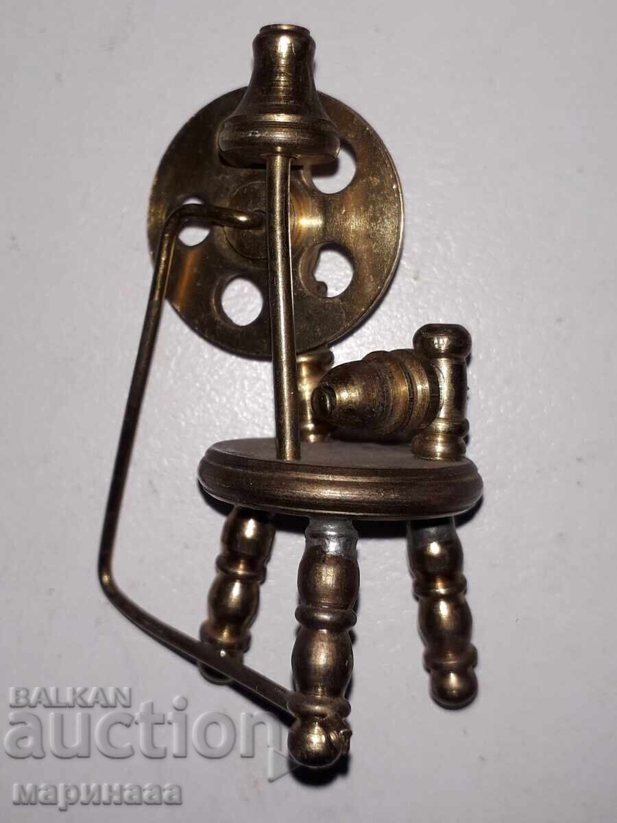 Licitație FIGURINĂ. MODEL. ROATĂ DE OLAR. ALAMĂ Licitație FIGURINĂ. MODEL. ROATĂ DE OLAR. ALAMĂ