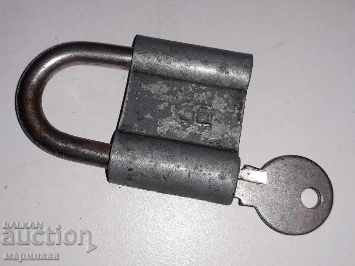 OLD PADLOCK. BG