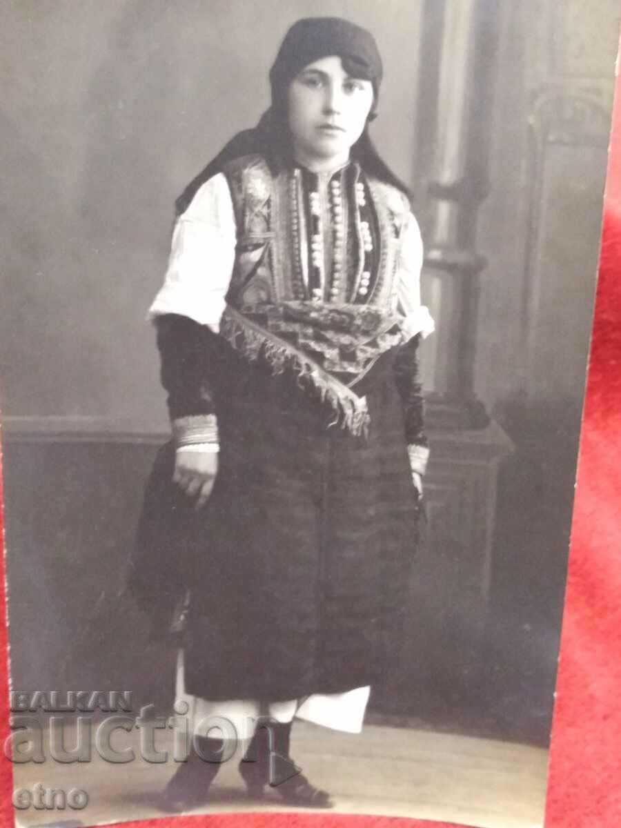 ΒΑΣΙΛΙΚΗ ΕΙΚΟΝΑ- ΚΟΣΤΟΥΜΙΑ
