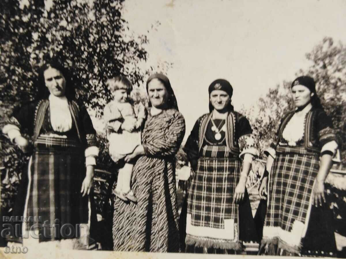 Topolovgrad, ΒΑΣΙΛΙΚΗ ΕΙΚΟΝΑ - ΚΟΣΤΟΥΜΙΑ Topolovgrad, ΒΑΣΙΛΙΚΗ ΕΙΚΟΝΑ - ΚΟΣΤΟΥΜΙΑ