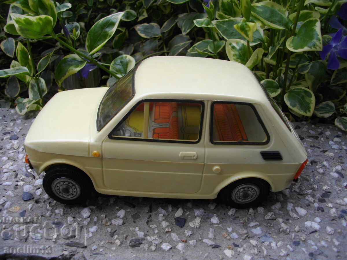 ΣΟΣΙΑΛΙΣΤΙΚΟ ΠΛΑΣΤΙΚΟ ΑΥΤΟΚΙΝΗΤΑΚΙ POLSKI FIAT 126 με τιμή € 155.00 | 303.15 BGN