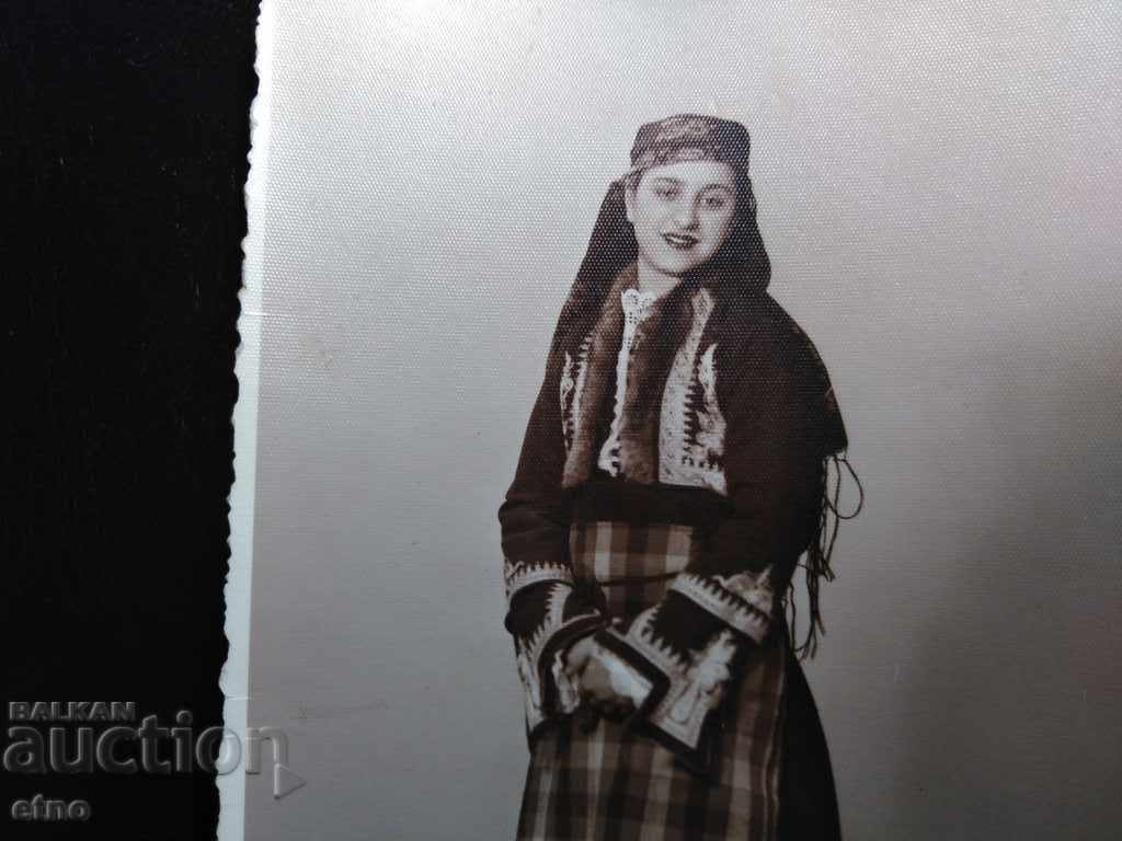 FOTOGRAFIE REGALĂ-1937,-COSTUM POPULAR DIN RODOPI, fir, găitan cu preț € 0.01 | 0.02 BGN FOTOGRAFIE REGALĂ-1937,-COSTUM POPULAR DIN RODOPI, fir, găitan cu preț € 0.01 | 0.02 BGN