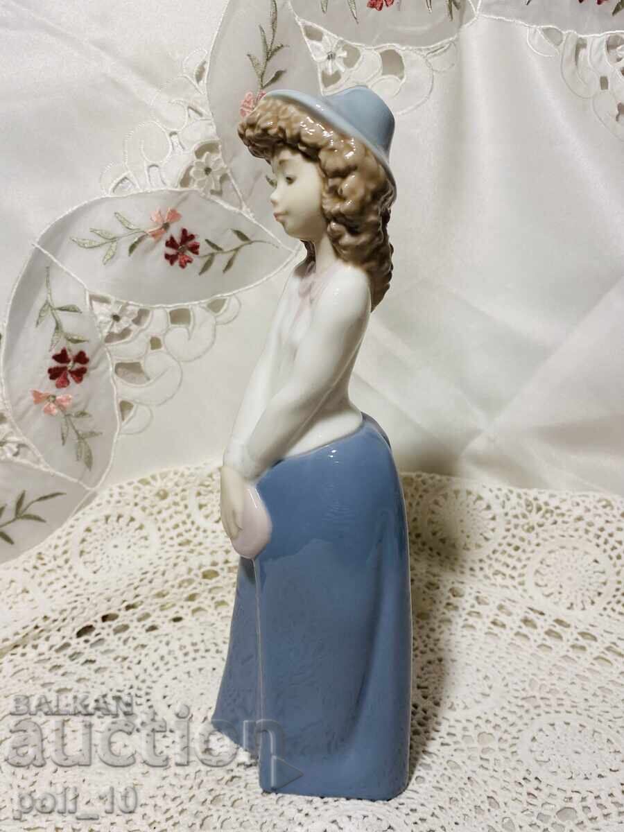 figurina de portelan cu preț € 30.00 | 58.68 BGN