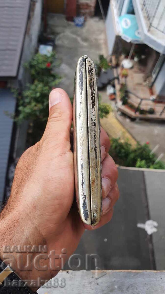 Delivery of Vintage silver-plated cigarette case 30s