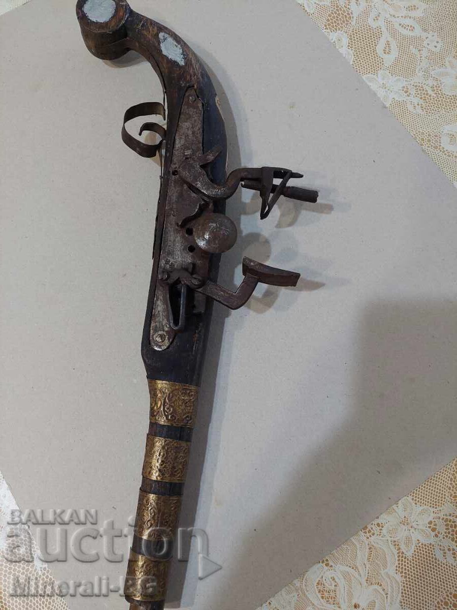 Πιστόλι με τσακμακόπετρα με τιμή € 250.00 | 488.96 BGN Πιστόλι με τσακμακόπετρα με τιμή € 250.00 | 488.96 BGN