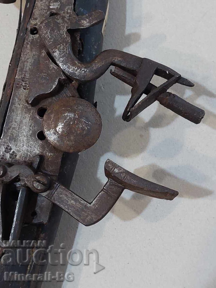 Παράδοση Πιστόλι με τσακμακόπετρα Παράδοση Πιστόλι με τσακμακόπετρα