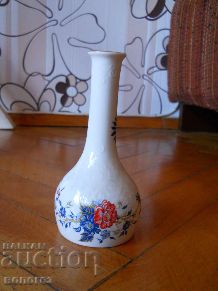 Auction  Porcelain Vase "Crown Staffordshire" - England