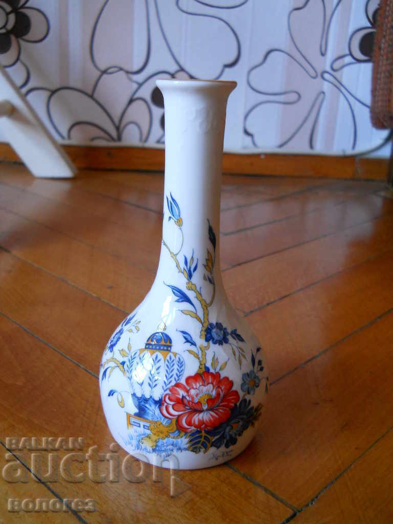 Porcelain Vase "Crown Staffordshire" - England