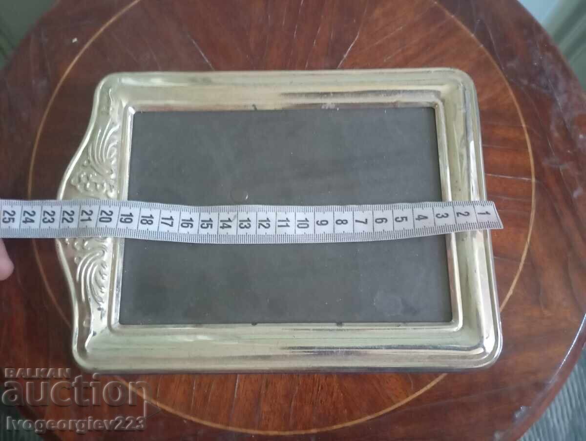 Licitație Ramă foto din metal argintat Licitație Ramă foto din metal argintat