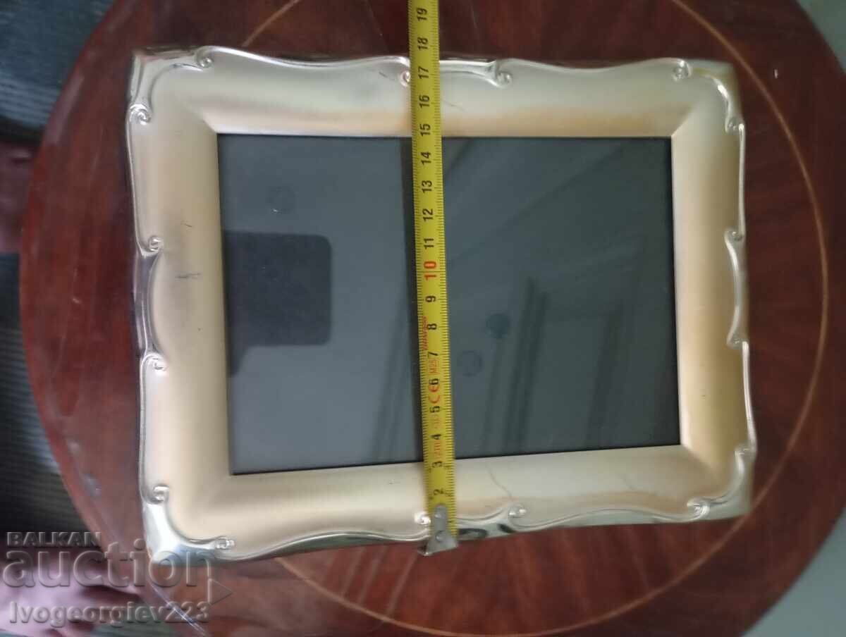 Livrarea Ramă foto din metal argintat Livrarea Ramă foto din metal argintat
