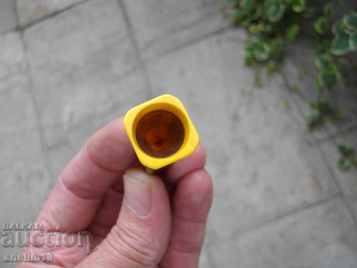 OLD AMBER CIGAR HOLDER - 6