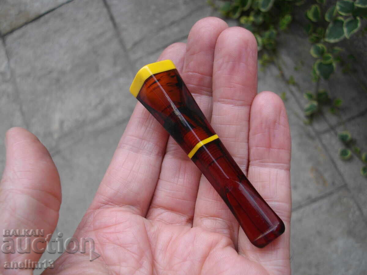 OLD AMBER CIGAR HOLDER