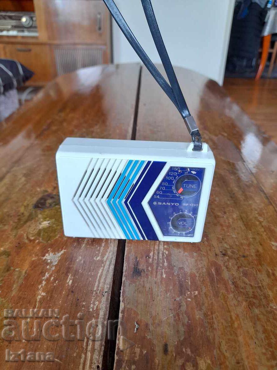 Vintage radio, Sanyo RP 1390 radio receiver Vintage radio, Sanyo RP 1390 radio receiver