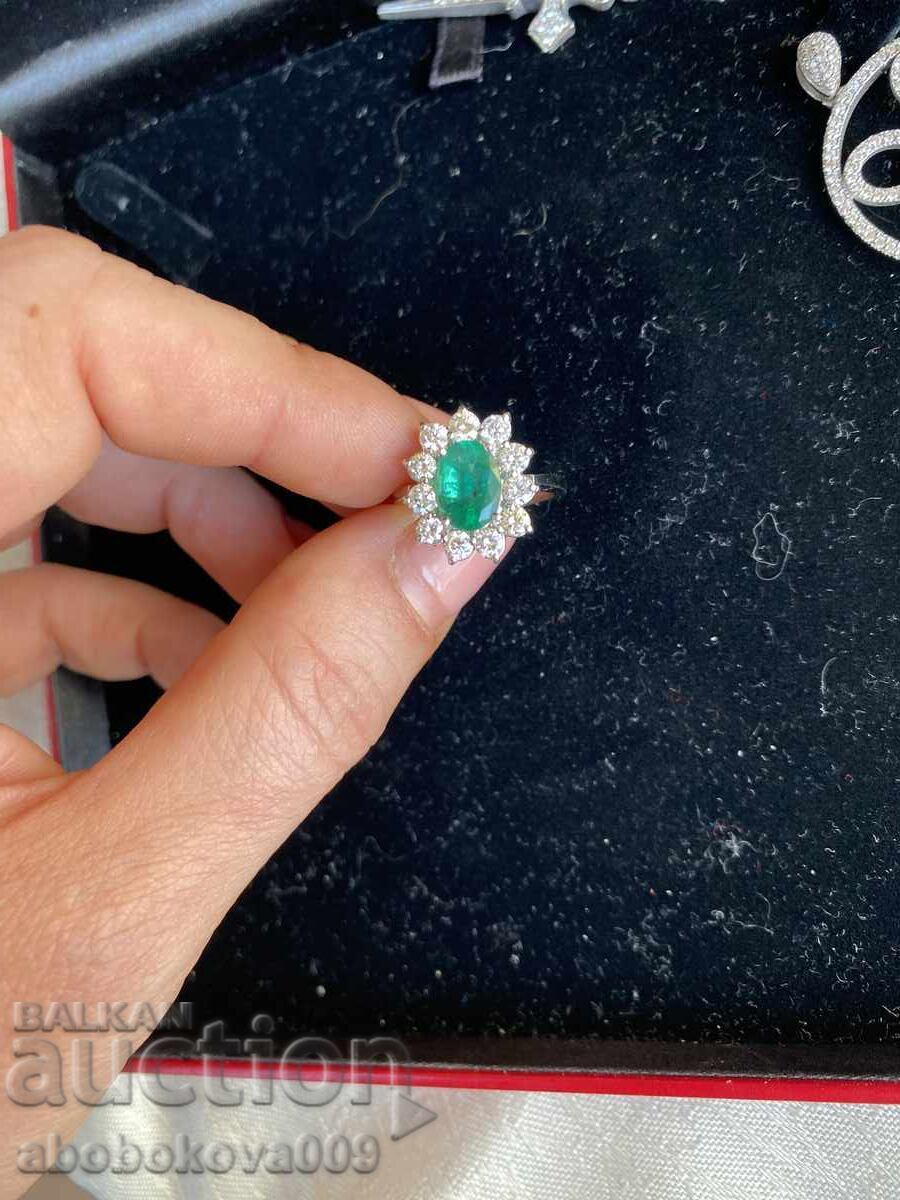 Auction  Ring with diamonds and emerald