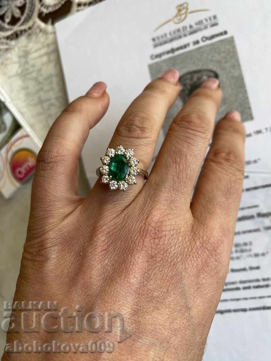 Ring with diamonds and emerald