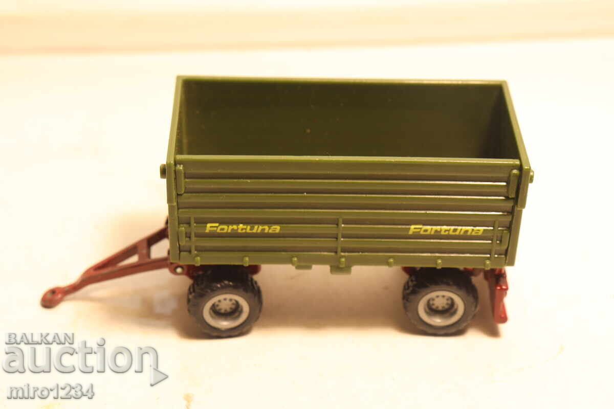 1/60 SIKU FORTUNA REMORCĂ PENTRU TRACTOR MODEL cu preț € 0.01 | 0.02 BGN