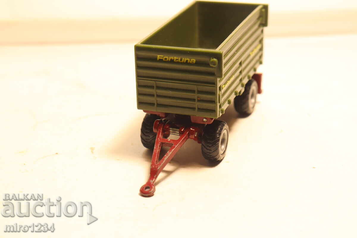 Licitație 1/60 SIKU FORTUNA REMORCĂ PENTRU TRACTOR MODEL