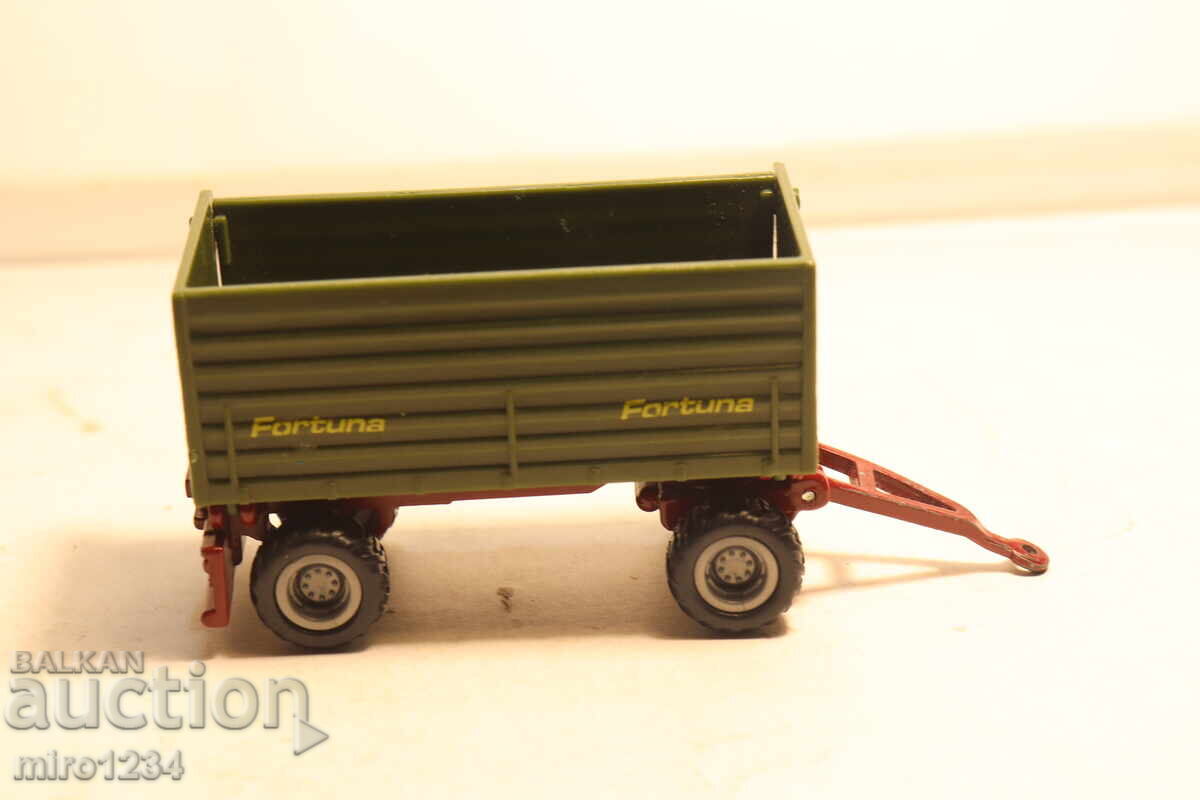 Livrarea 1/60 SIKU FORTUNA REMORCĂ PENTRU TRACTOR MODEL