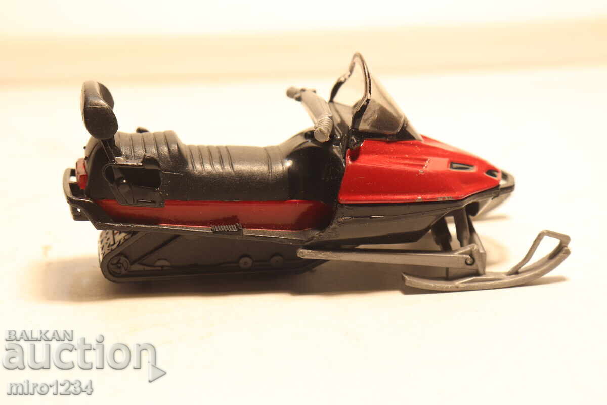 Livrarea 150 SIKU MODEL MOTOSANIÉ Livrarea 150 SIKU MODEL MOTOSANIÉ