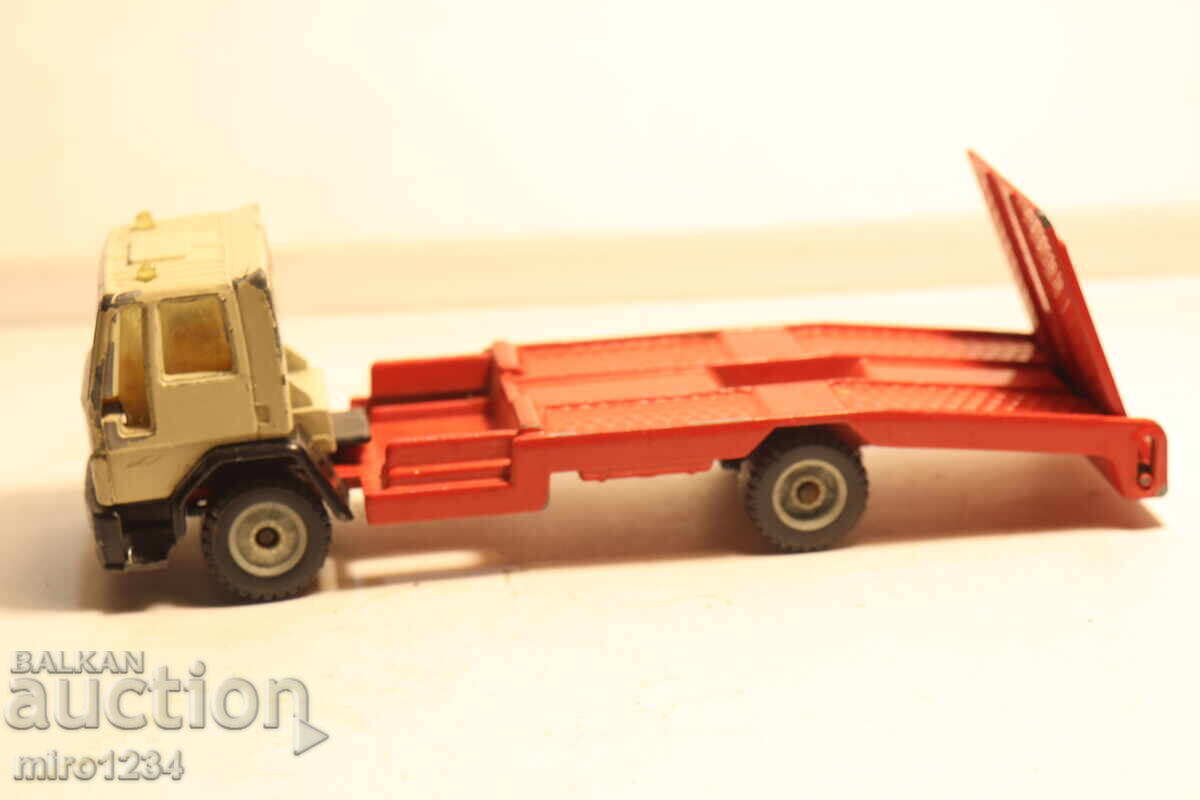 Auction 1/50 SIKU FORD TOW TRUCK ROADSIDE ASSISTANCE TRUCK MODEL Auction 1/50 SIKU FORD TOW TRUCK ROADSIDE ASSISTANCE TRUCK MODEL