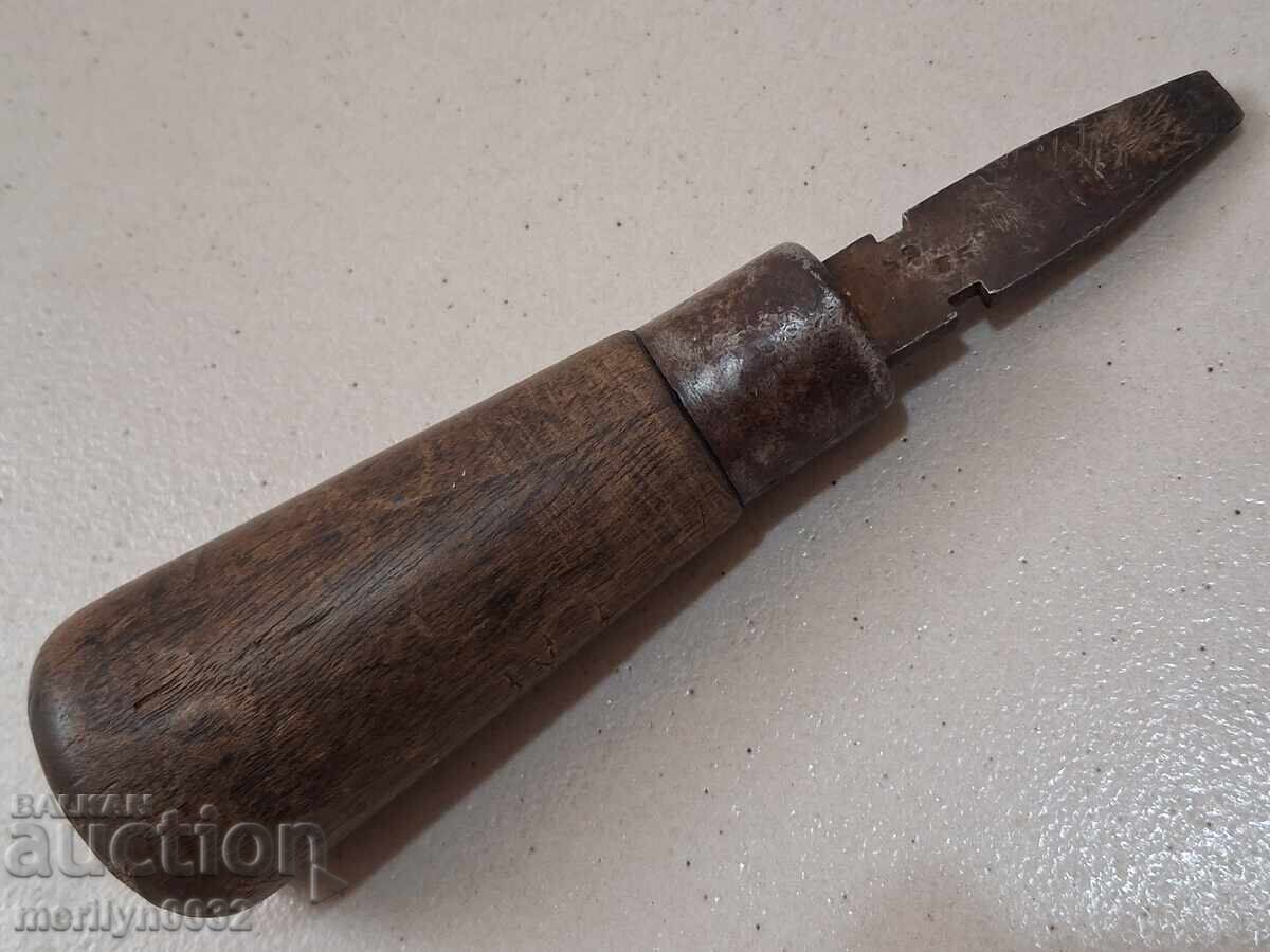 Licitație Șurubelniță veche de la ZIP a fabricii Kranka Berdana Tula Licitație Șurubelniță veche de la ZIP a fabricii Kranka Berdana Tula