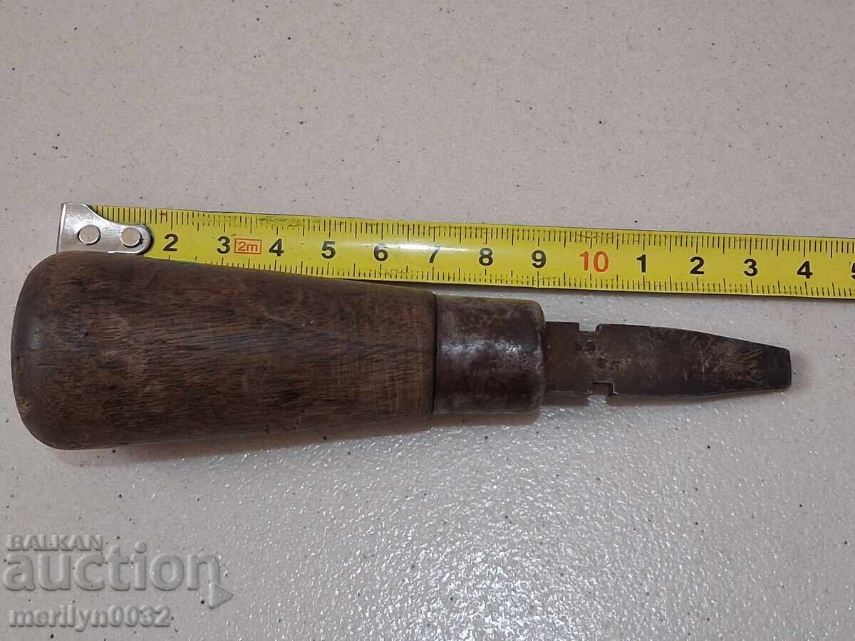 Livrarea Șurubelniță veche de la ZIP a fabricii Kranka Berdana Tula Livrarea Șurubelniță veche de la ZIP a fabricii Kranka Berdana Tula